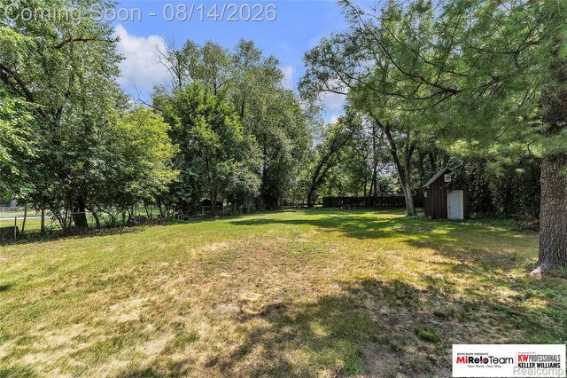 8300 Pacton Drive, Shelby Charter Township, MI 48317
