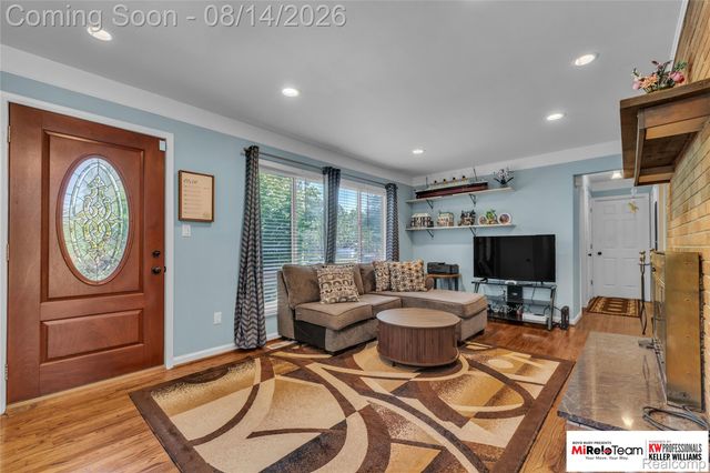 8300 Pacton Drive, Shelby Charter Township, MI 48317