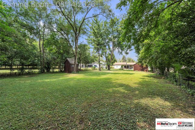8300 Pacton Drive, Shelby Charter Township, MI 48317