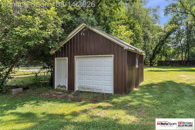 8300 Pacton Drive, Shelby Charter Township, MI 48317