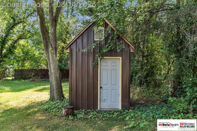 8300 Pacton Drive, Shelby Charter Township, MI 48317