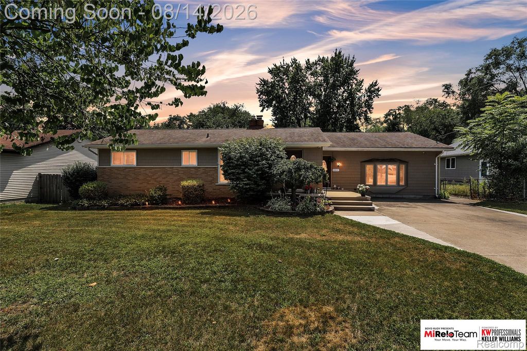 8300 Pacton Drive, Shelby Charter Township, MI 48317