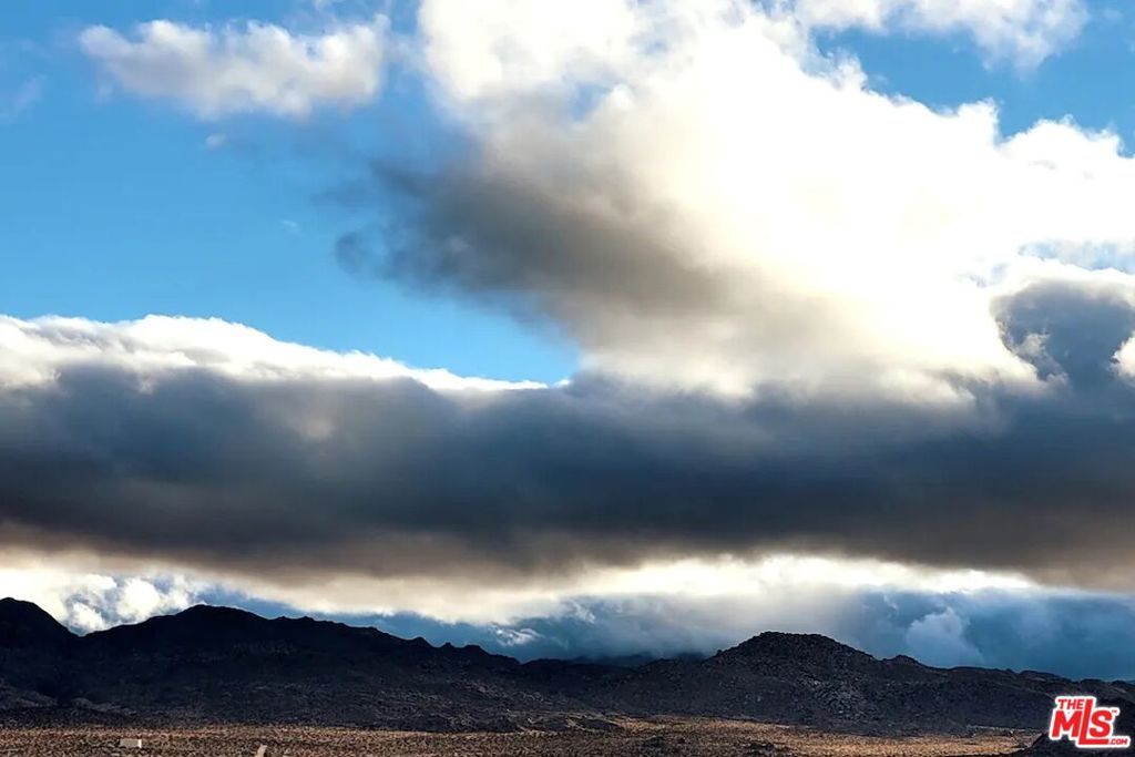 Image 16 of property listing at 5176 Sunfair Road, Joshua Tree, CA 92252