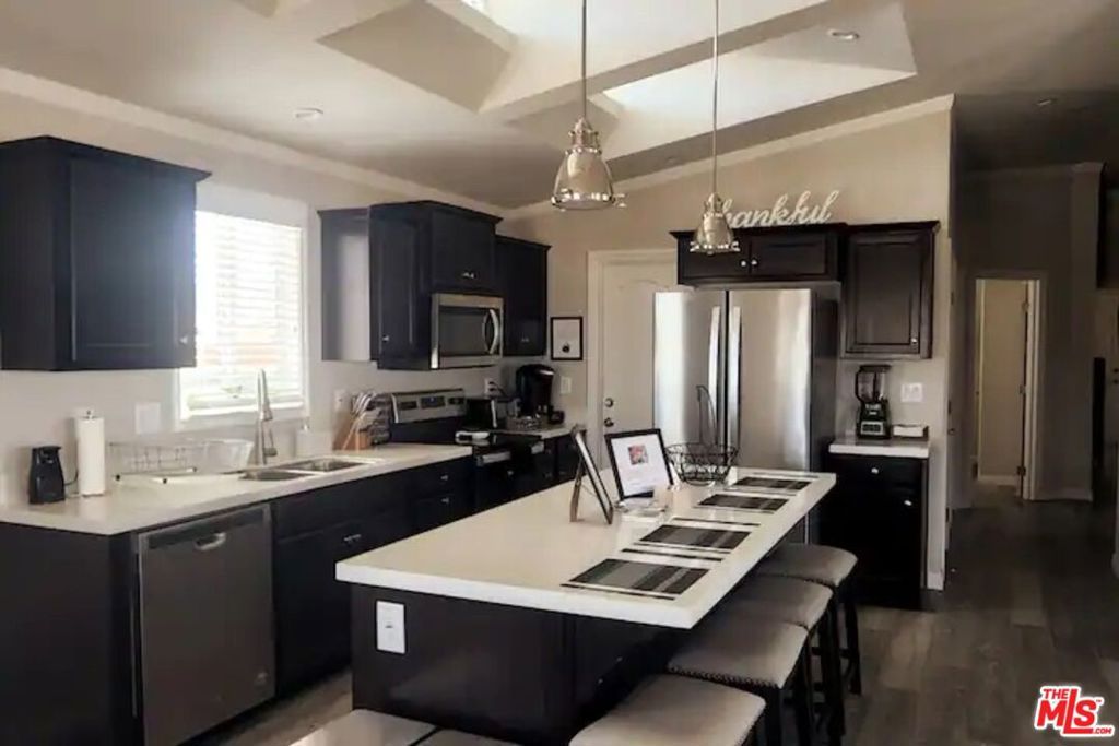 Image 3 of property listing at 5176 Sunfair Road, Joshua Tree, CA 92252