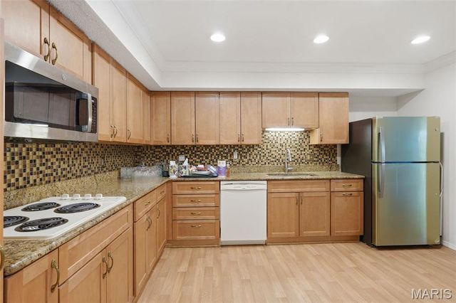 578 Sarah Lane 206, St Louis, MO 63141