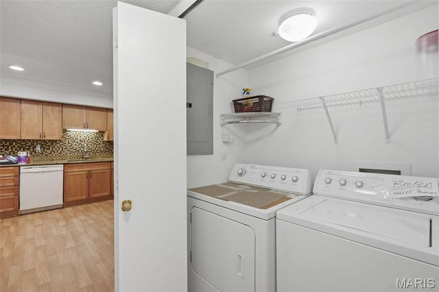 578 Sarah Lane 206, St Louis, MO 63141
