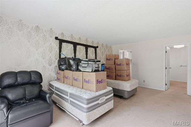578 Sarah Lane 206, St Louis, MO 63141