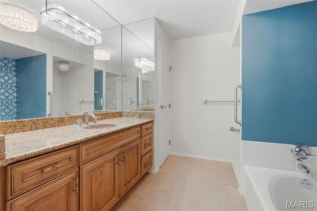 578 Sarah Lane 206, St Louis, MO 63141