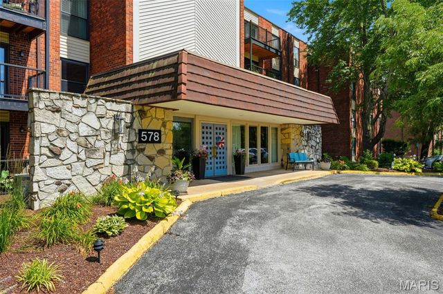 578 Sarah Lane 206, St Louis, MO 63141