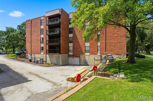 578 Sarah Lane 206, St Louis, MO 63141