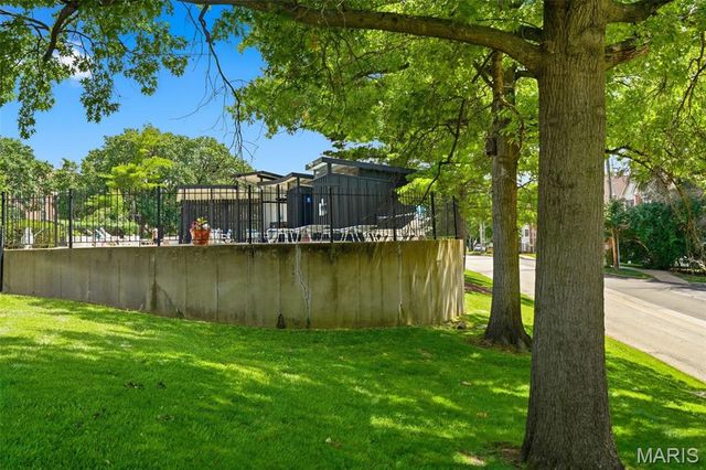 578 Sarah Lane 206, St Louis, MO 63141