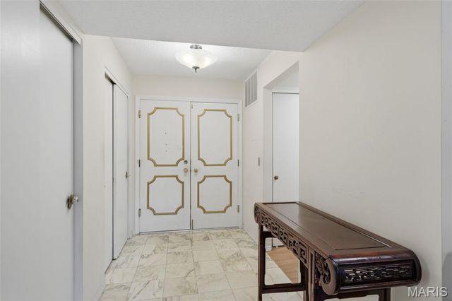 578 Sarah Lane 206, St Louis, MO 63141