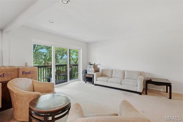 578 Sarah Lane 206, St Louis, MO 63141