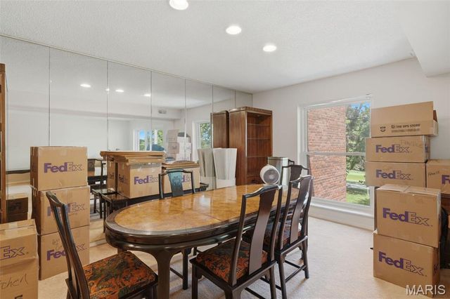578 Sarah Lane 206, St Louis, MO 63141