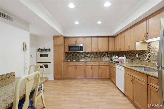 578 Sarah Lane 206, St Louis, MO 63141