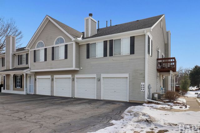 404 Lowell Drive 404, South Elgin, IL 60177