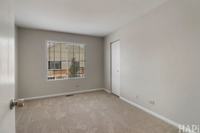 404 Lowell Drive 404, South Elgin, IL 60177