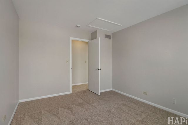 404 Lowell Drive 404, South Elgin, IL 60177