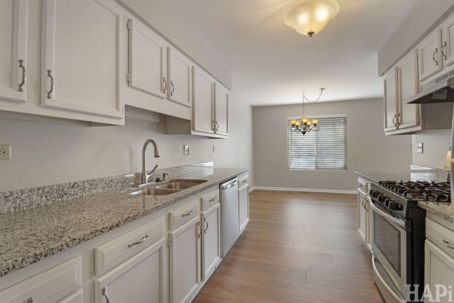 404 Lowell Drive 404, South Elgin, IL 60177