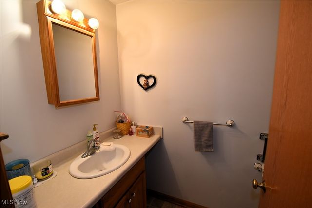 804 Texas Avenue, Mcdonald, OH 44437