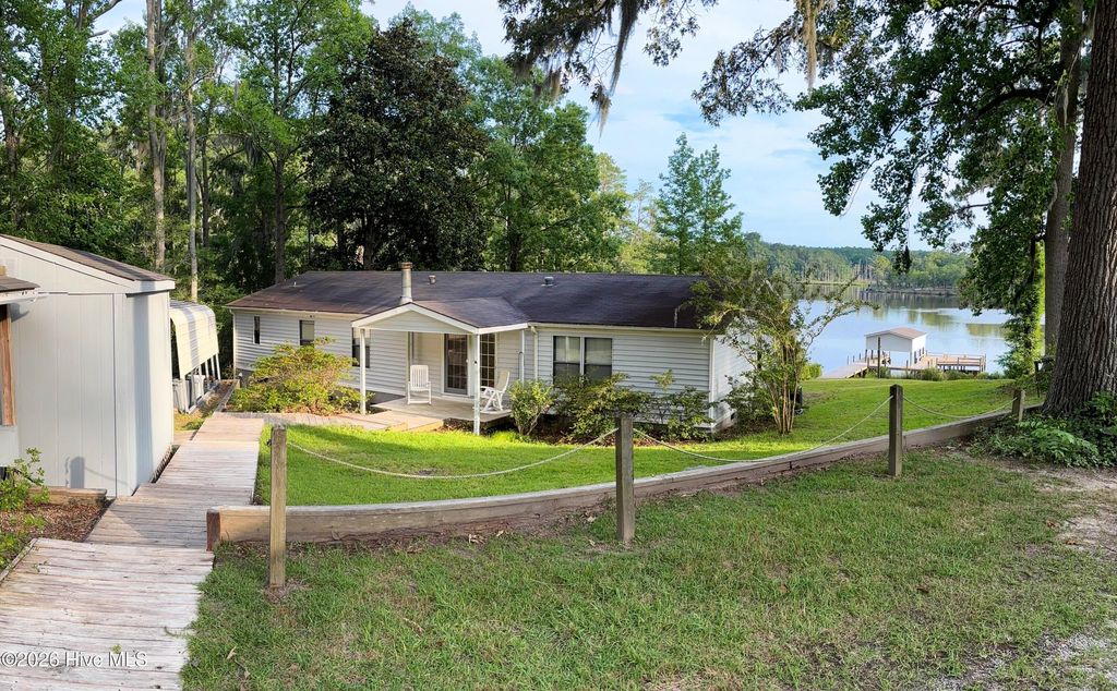 1045 River Road, Blounts Creek, NC 27814