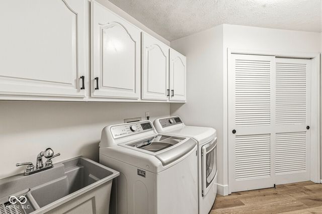 7833 Clearwater Cove Drive, Indianapolis, IN 46240