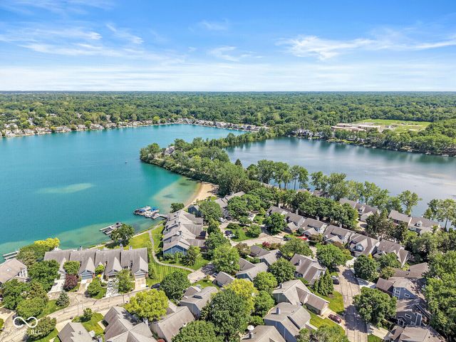 7833 Clearwater Cove Drive, Indianapolis, IN 46240