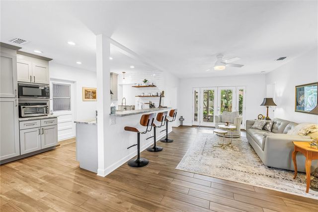 4201 27TH AVENUE N, St Petersburg, FL 33713