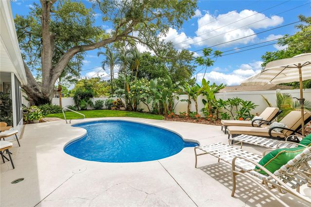 4201 27TH AVENUE N, St Petersburg, FL 33713