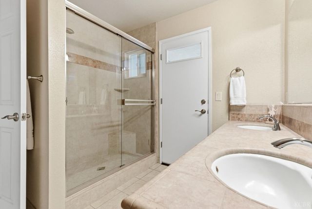 2504 N Kensington Way, Hanford, CA 93230