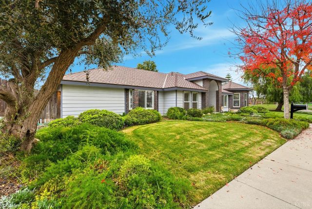 2504 N Kensington Way, Hanford, CA 93230