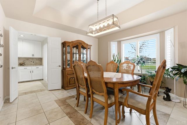 2504 N Kensington Way, Hanford, CA 93230