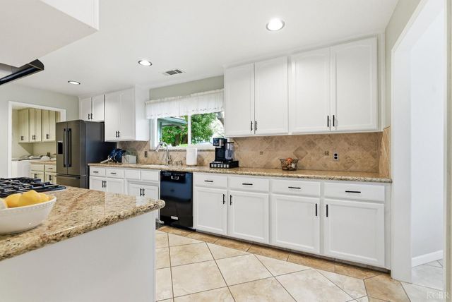 2504 N Kensington Way, Hanford, CA 93230