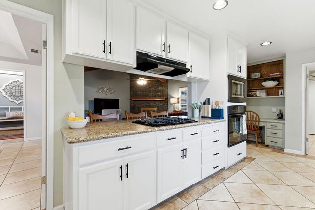 2504 N Kensington Way, Hanford, CA 93230