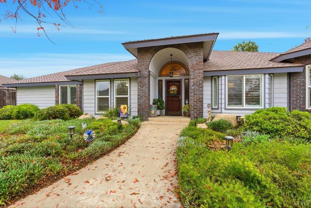 2504 N Kensington Way, Hanford, CA 93230