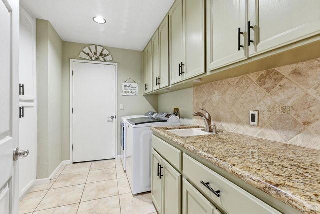 2504 N Kensington Way, Hanford, CA 93230