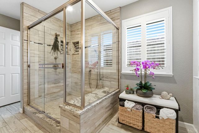 2504 N Kensington Way, Hanford, CA 93230