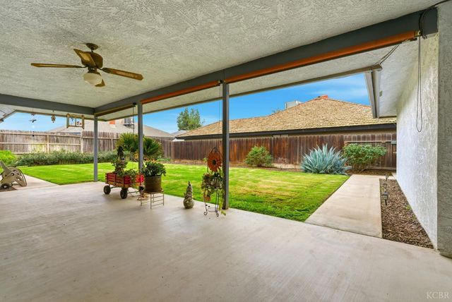 2504 N Kensington Way, Hanford, CA 93230