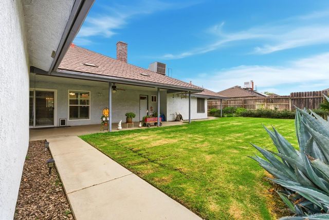 2504 N Kensington Way, Hanford, CA 93230
