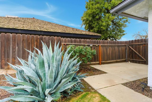 2504 N Kensington Way, Hanford, CA 93230