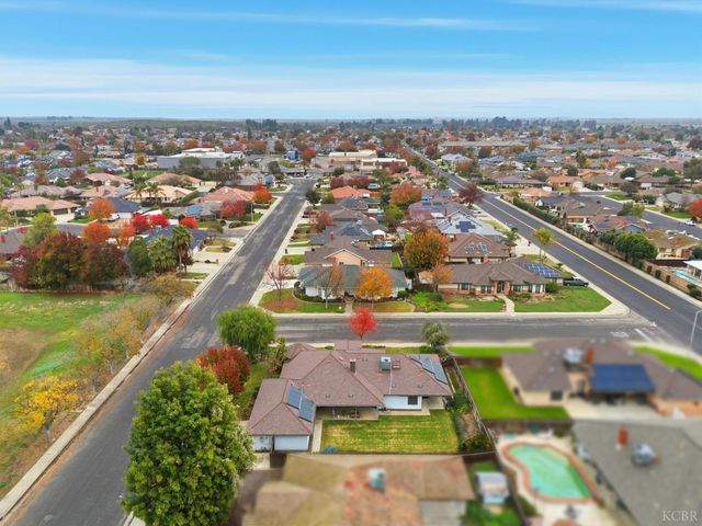 2504 N Kensington Way, Hanford, CA 93230