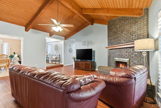 2504 N Kensington Way, Hanford, CA 93230