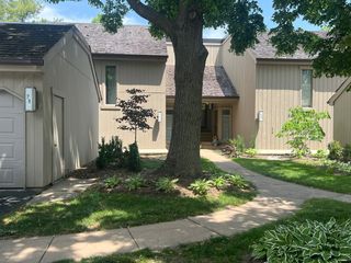 78 Foxwood Lane C, Lake Barrington, IL 60010