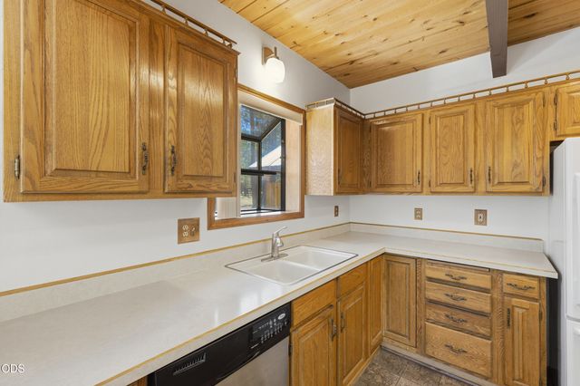 52035 Noble Fir, La Pine, OR 97739