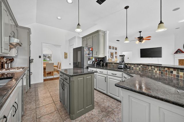 7312 Cottonwood Court, North Richland Hills, TX 76182