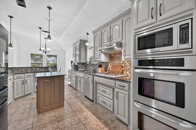 7312 Cottonwood Court, North Richland Hills, TX 76182