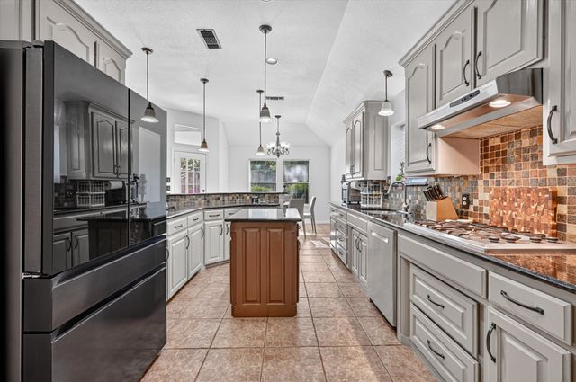 7312 Cottonwood Court, North Richland Hills, TX 76182