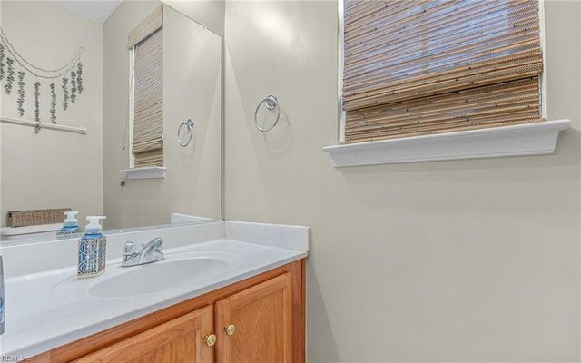 2219 Angler LN, Chesapeake, VA 23323