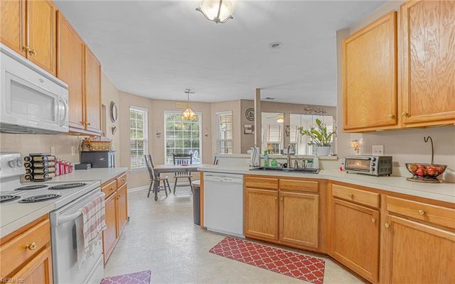 2219 Angler LN, Chesapeake, VA 23323