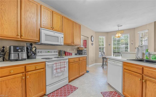 2219 Angler LN, Chesapeake, VA 23323